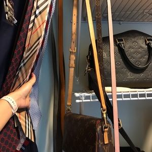 Removable adjustable strap from an Estrella